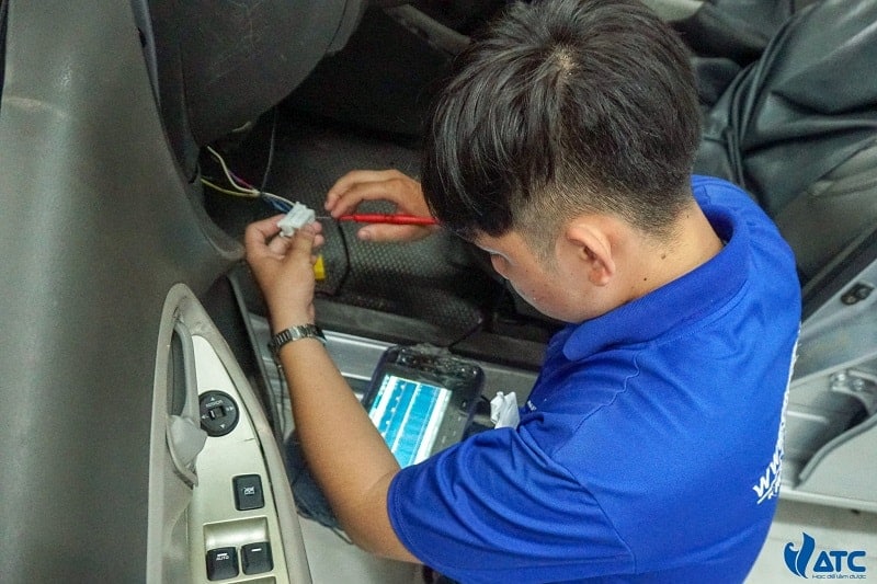 Khóa học chẩn đoán xe ô tô cao cấp dành riêng cho thợ ô tô