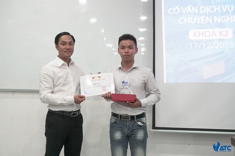 Học cố vấn dịch vụ ô tô từ giám đốc cố vấn hãng - VATC - Tổ Chức Đào Tạo Kỹ Thuật Ô Tô Việt Nam