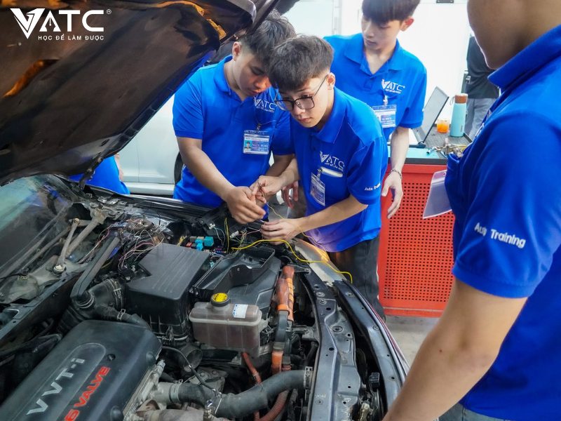 khoá học nghề điện ô tô chuyên nghiệp tphcm