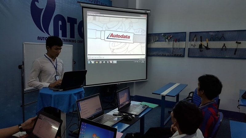 Hướng đến giải pháp công nghệ sửa chữa ô tô thông minh