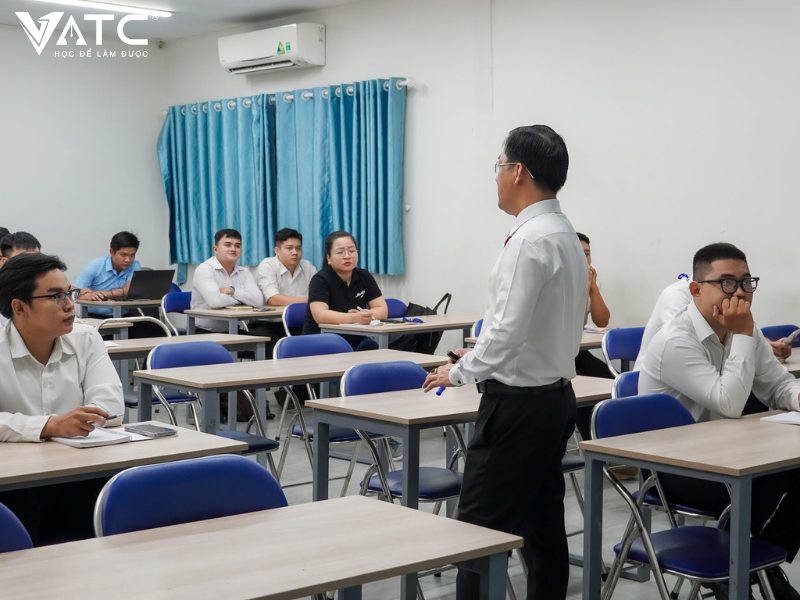 cố vấn kỹ thuật ô tô