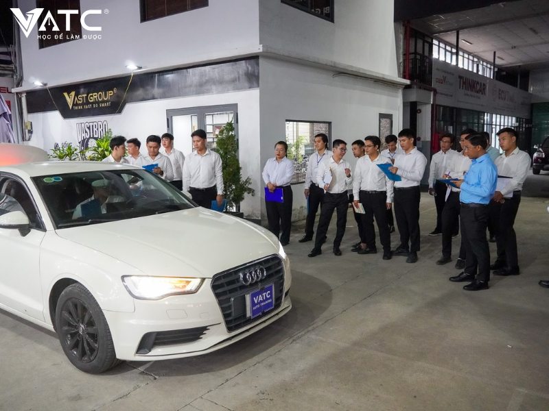 lớp học cố vấn dịch vụ ô tô (2)