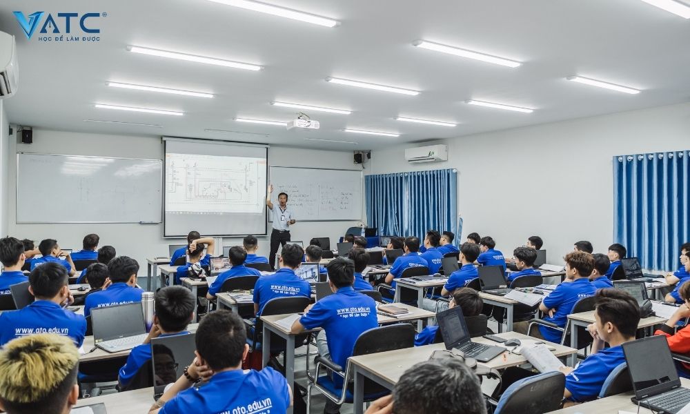 trung tâm VATC, dạy nghề VATC, học nghề sửa chữa ô tô, VATC, dạy nghề ô tô, dạy nghề ô tô Tphcm, ô tô, học nghề ô tô TPHCM, công nghệ kỹ thuật ô tô