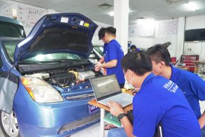 Học thực hành sửa chữa ô tô