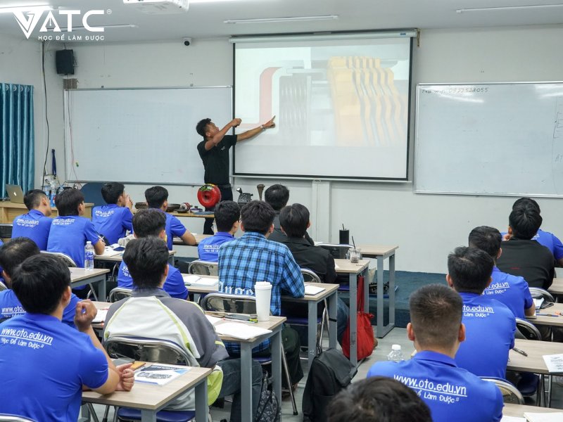 học điện ô tô chuyên nghiệp
