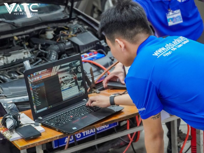 học nghề điện ô tô tphcm