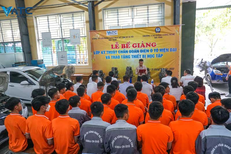 Thành viên tham gia lễ bế giảng