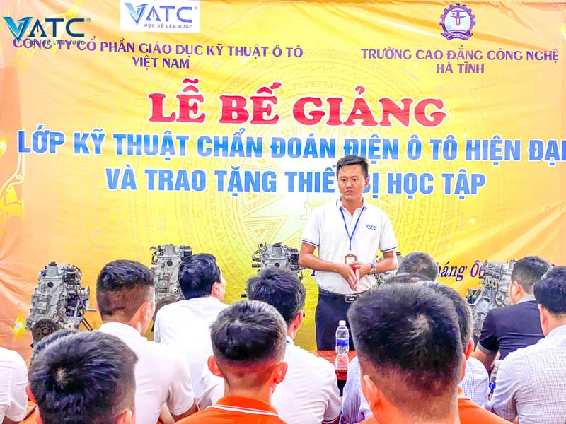 Anh Đặng Văn Luyện – Giám đốc Trung tâm VATC có đôi lời chia sẻ ở buổi lễ
