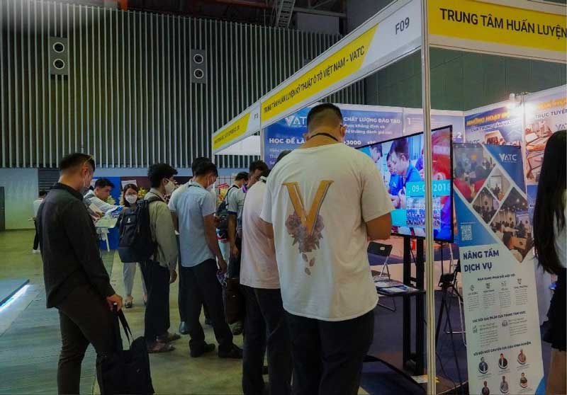 Khách hàng tại sự kiện triển lãm Automechanika