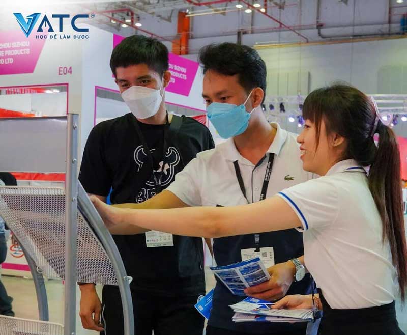 Tư vấn ngành nghề sửa chữa ô tô tại sự kiện triển lãm Automechanika