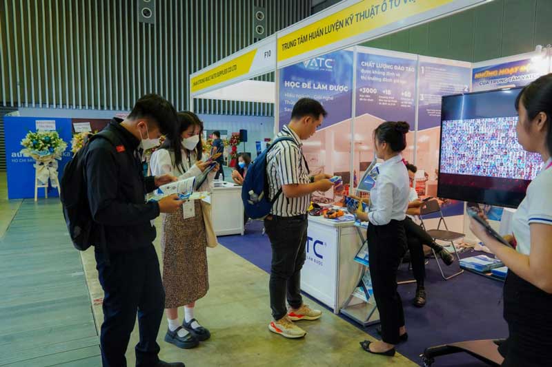 Khách tham gia sự kiện giang hàng VATC