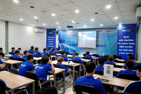 Lớp chẩn đoán & sửa chữa điện- điện tử ô tô chuyên nghiệp
