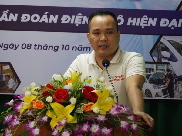 Lễ trao bằng chứng nhận chẩn đoán điện ô tô hiện đại