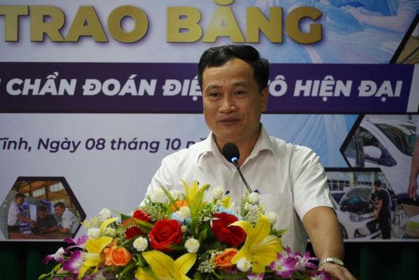                         Lễ trao bằng chứng nhận chẩn đoán điện ô tô hiện đại