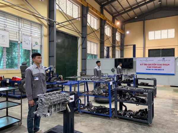 Lớp học sửa chữa ô tô cao đẳng Hà tĩnh