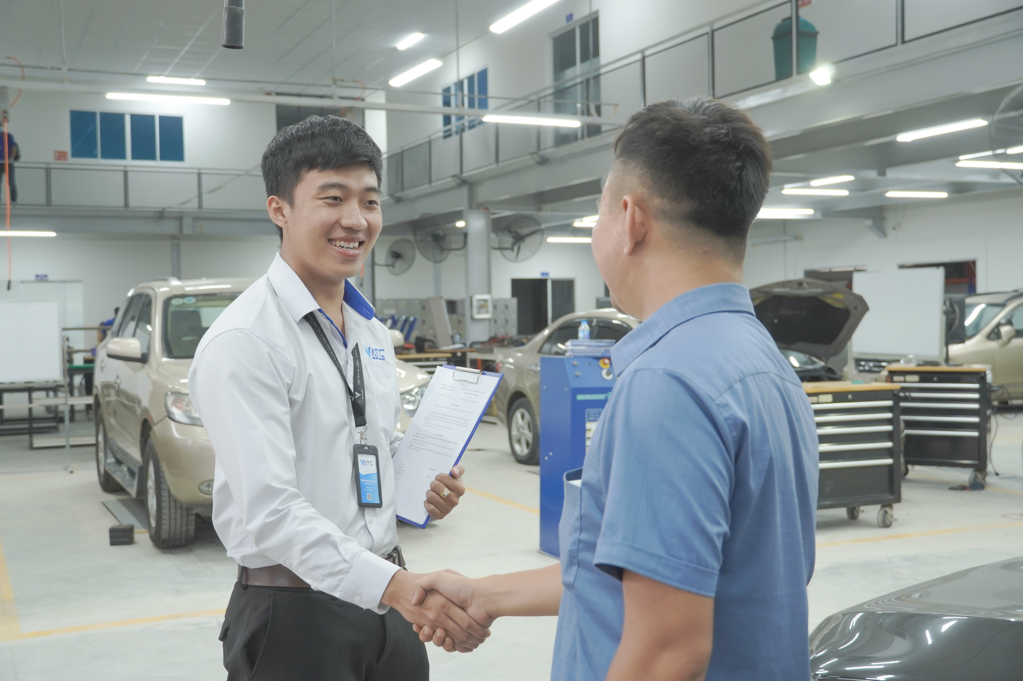 ngành công nghệ kỹ thuật ô tô, khóa đào tạo KTV ô tô, khóa học điện ô tô, trung tâm VATC, trung tâm đào tạo KTV, đào tạo kỹ thuật viên ô tô, VATC, công nghệ ô tô, nghề sửa chữa ô tô, học nghề sửa chữa ô tô, kiến thức ô tô, cố vấn dịch vụ ô tô chuyên nghiệp, học cố vấn dịch vụ ô tô, KTV chẩn đoán ô tô, học nghề ô tô VATC, ô tô