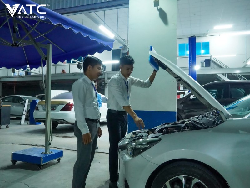 đối tượng tham gia khoá học cố vấn dịch vụ ô tô tại vatc