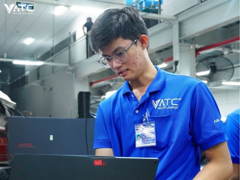 Anh Hà Đức Thịnh - Lớp kỹ thuật sửa chữa điện - điện tử ô tô K59