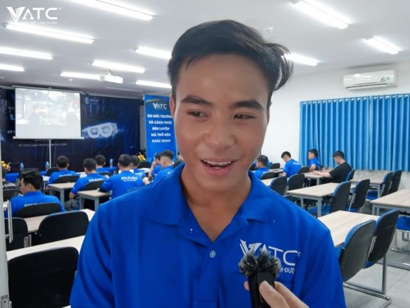 Anh Nguyễn Xuân Thạch - Lớp kỹ thuật sửa chữa điện - điện tử ô tô K59