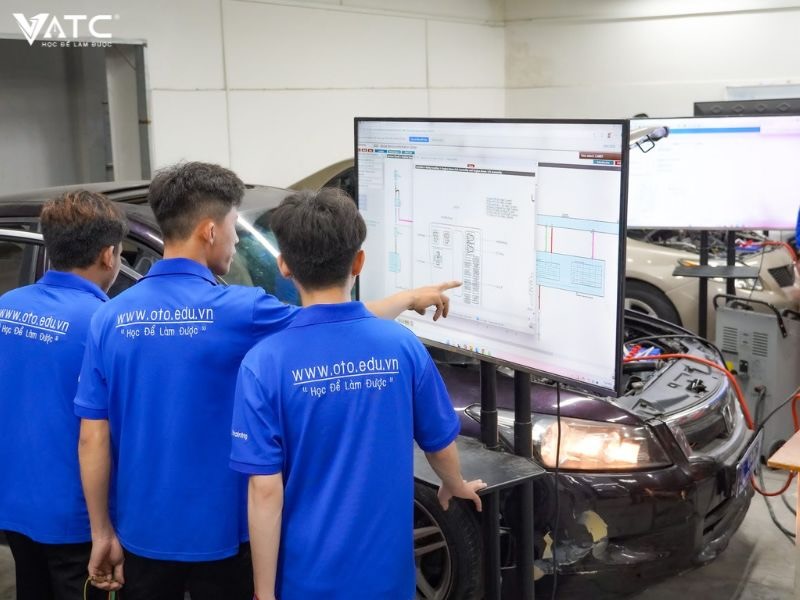 Các yếu chọn giúp bạn chọn trường dạy nghề điện ô tô