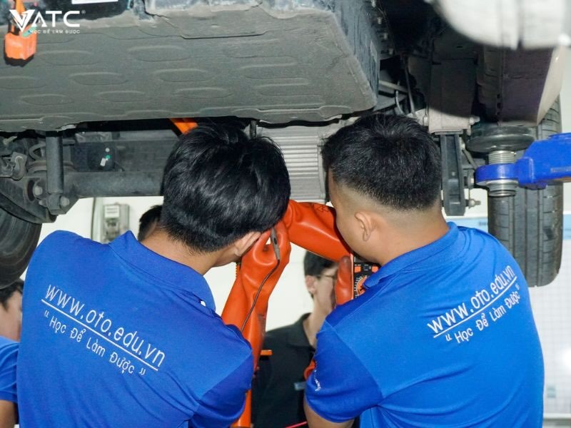 Cơ hội phát triển và mức lương nghề điện ô tô TPHCMhiện nay